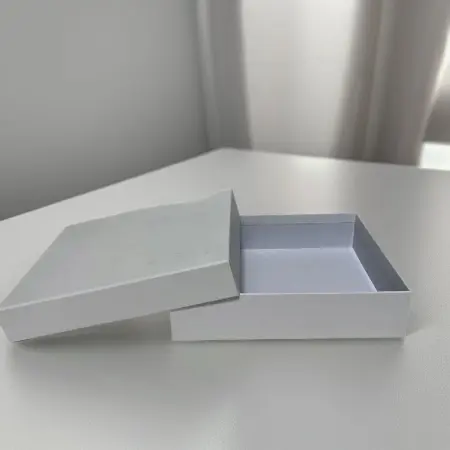 White Apparel Boxes with Lids 
